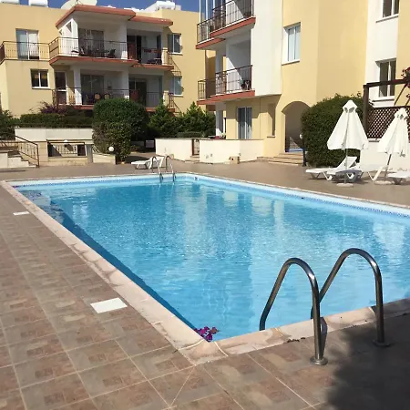 Cosy Near Corallia Beach Peyia